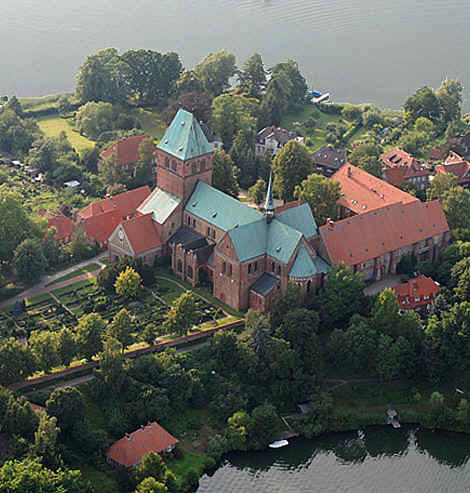 Luftbild: Dom und Teile des Domsees von Südosten